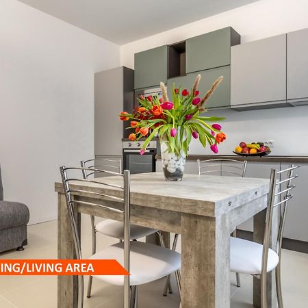 Gigi House -Appartamento Piazza Mazzini- 200M Dal Mare ลิโดดิเยโซโล ภายนอก รูปภาพ